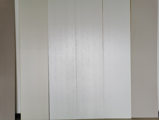 Pannelli di parete decorativi 500x3000mm ignifugi del PVC di GB con la superficie di struttura