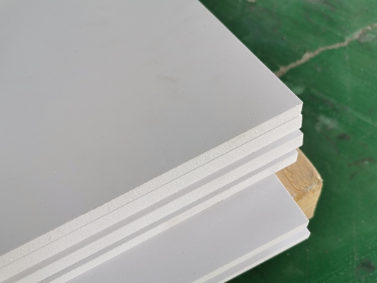 Il PVC della mobilia di pianamente 4x8ft 18mm spuma bordo con superficie regolare